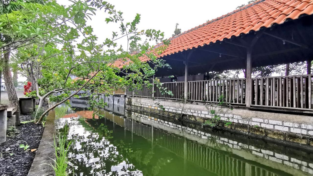 Hotel Aqiilah Syariah Lamongan Exteriör bild