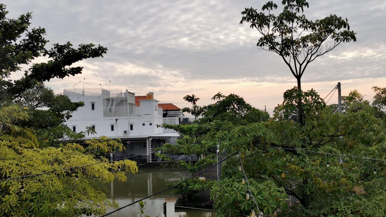 Hotel Aqiilah Syariah Lamongan Exteriör bild